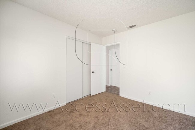 Building Photo - Single-Story 3BR Home with Garage & Fully Fenced Yard
