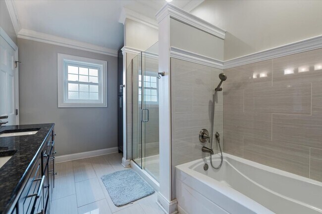 Building Photo - 927 S Charlotte St