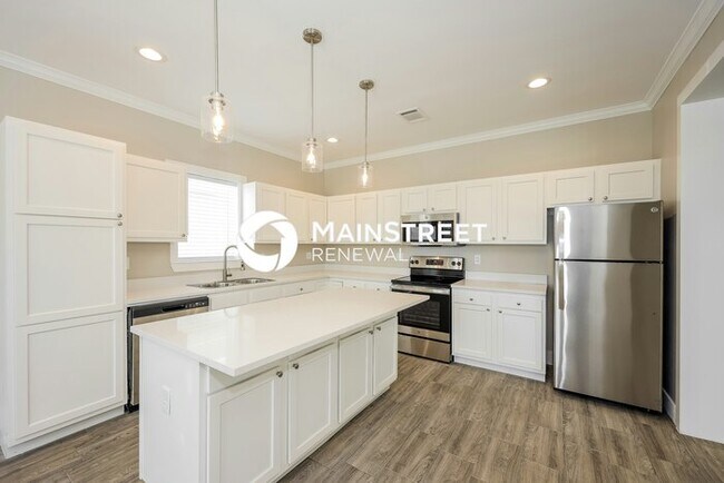 Building Photo - 4 Bedroom Pet-Friendly Home in San Antonio...