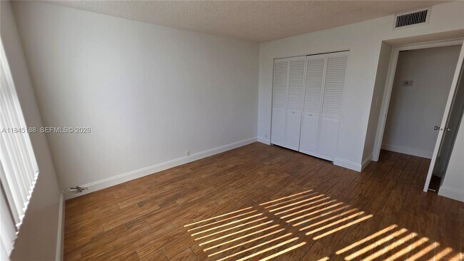 Building Photo - 18151 NE 31st Ct