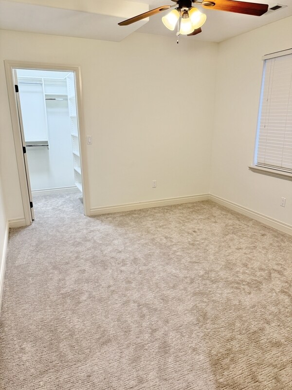 Building Photo - 14328 S Log Home Ln