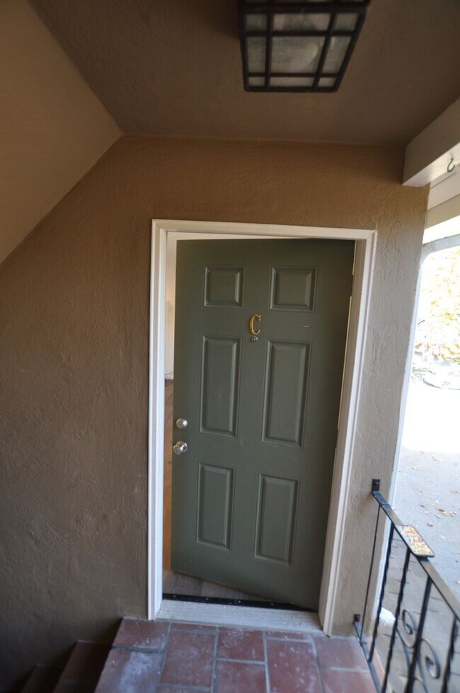 Building Photo - 655 Fairmont Ave