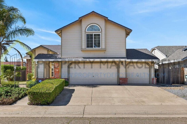 Building Photo - Spacious 3-Bedroom, 3-Bath Home Available