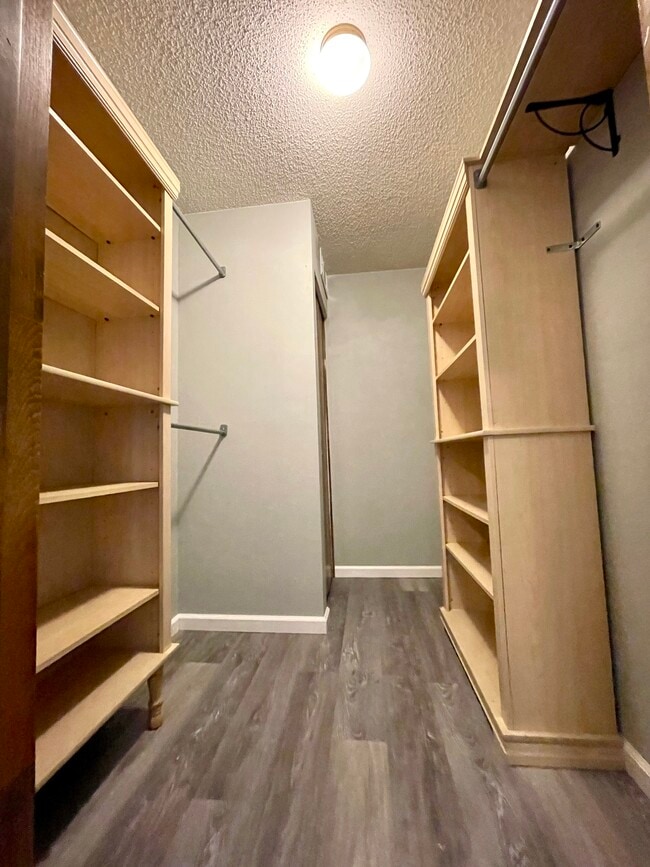 Building Photo - 205 Victory Way