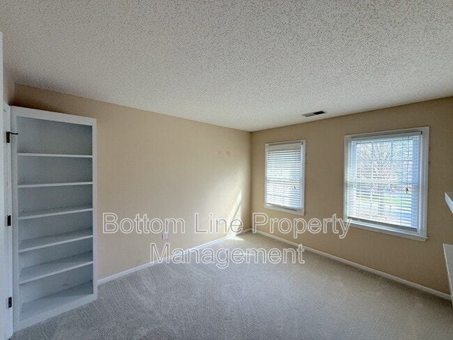 Building Photo - 9423 Fairmead Dr