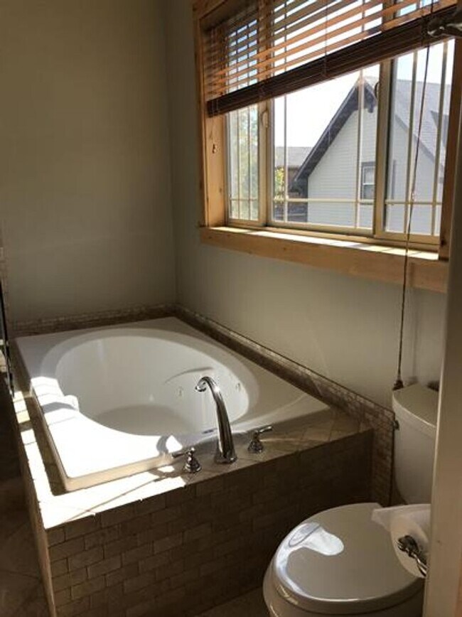 Building Photo - 4484 Alexander St