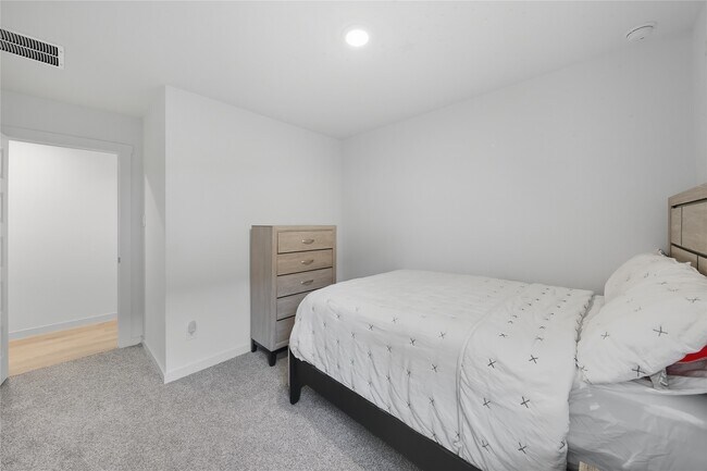 Building Photo - 1638 Westway Dr
