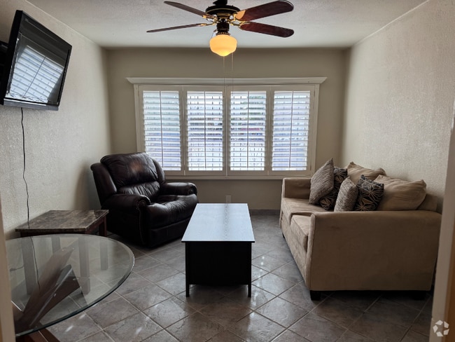 Building Photo - 608 Alicia Dr
