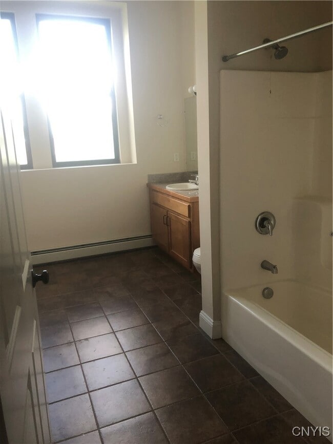 Building Photo - 617 Hiawatha Blvd