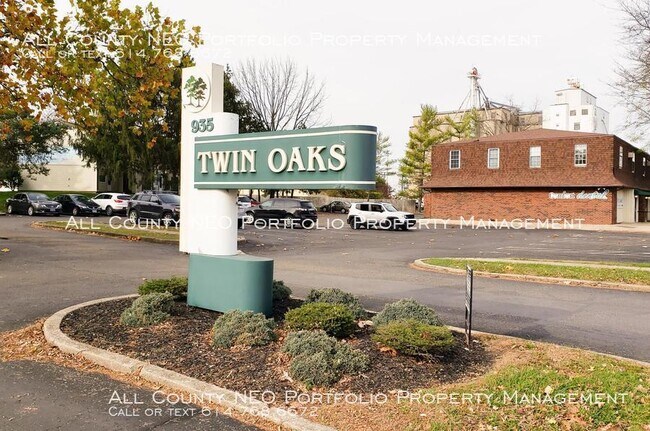 Building Photo - 935 S Court St