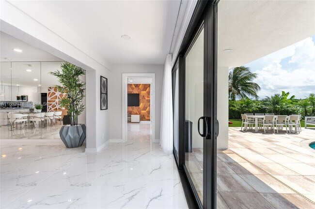 Building Photo - 21230 NE 25th Ct