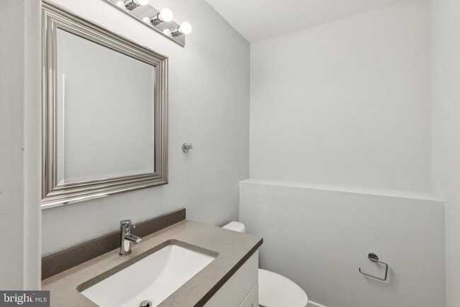 Building Photo - 814 N Uber St