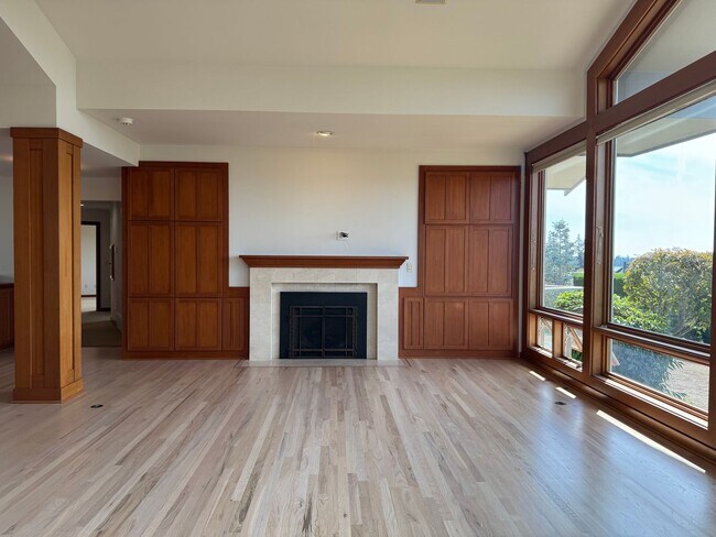 Building Photo - 9600 Hilltop Rd