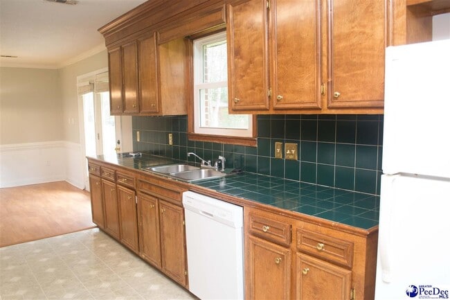 Building Photo - 109 Lands End Dr