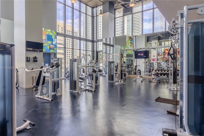 Building Photo - 1010 Brickell Ave