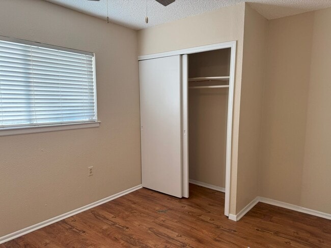 Building Photo - 104 Meadow Hill