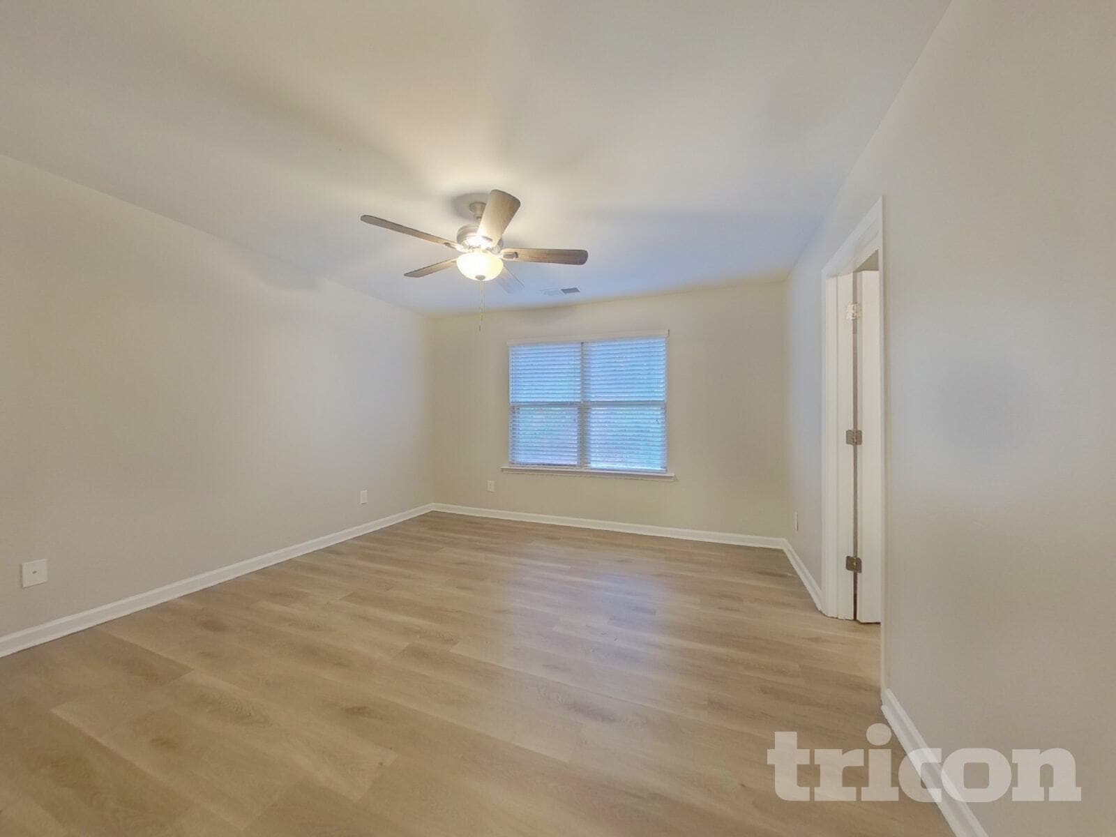 Building Photo - 3333 Lowland Dr