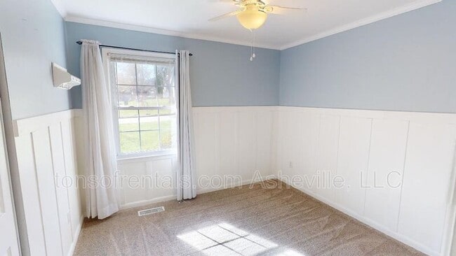 Building Photo - 107 Summerglen Dr