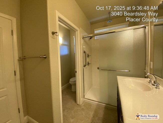 Building Photo - Pristinely Maintained Roseville Home with ...