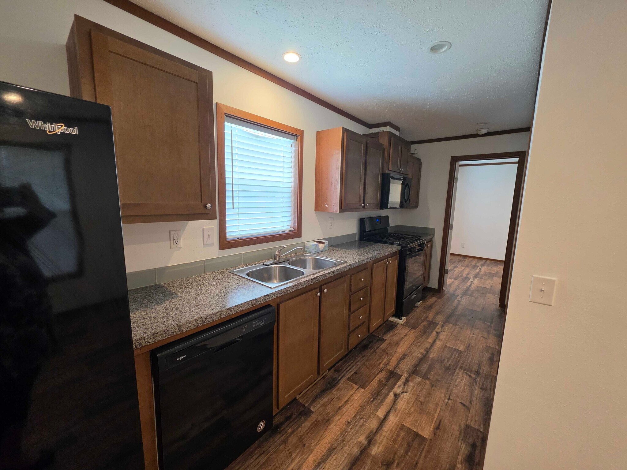 Building Photo - 36 Meggan Dr