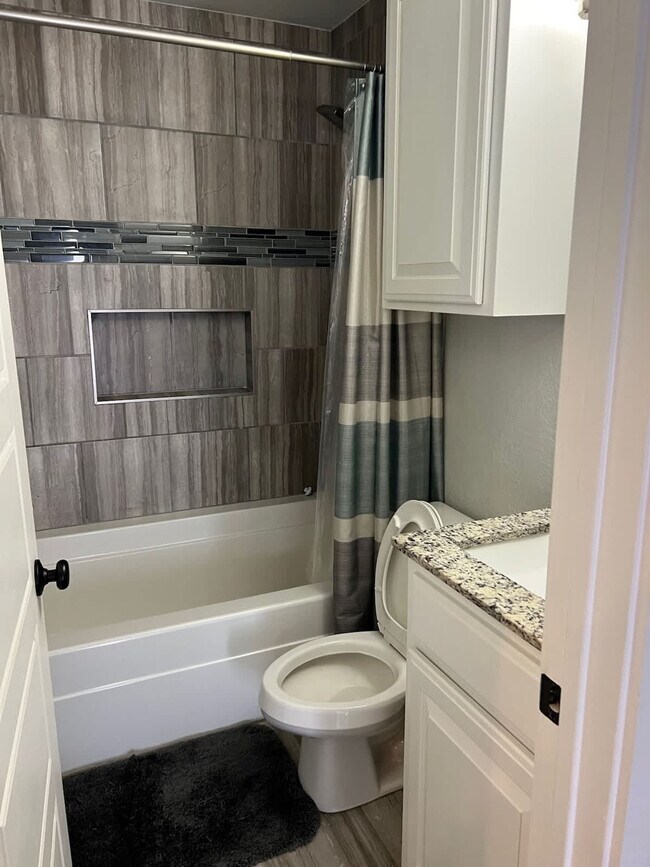 Building Photo - 1906 Almand Dr