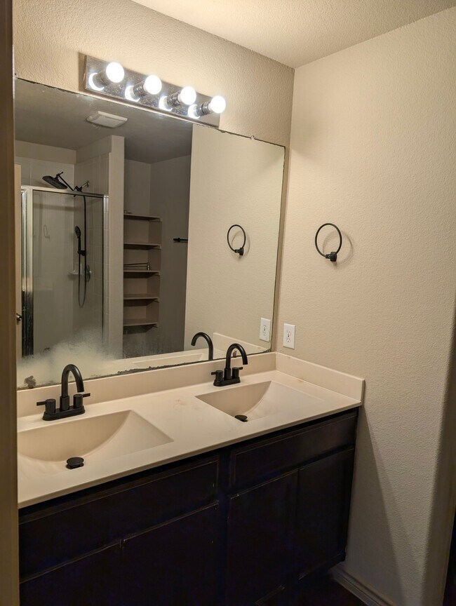 Building Photo - 3327 Chimera Ln