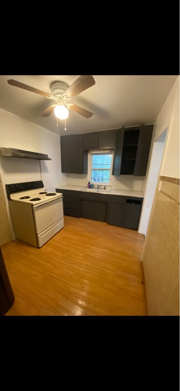 Building Photo - 732 N Victor Ave