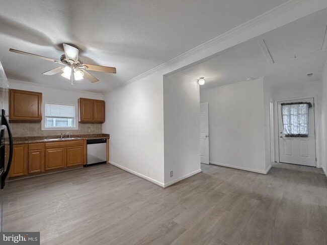 Building Photo - 35972 Washington Ave