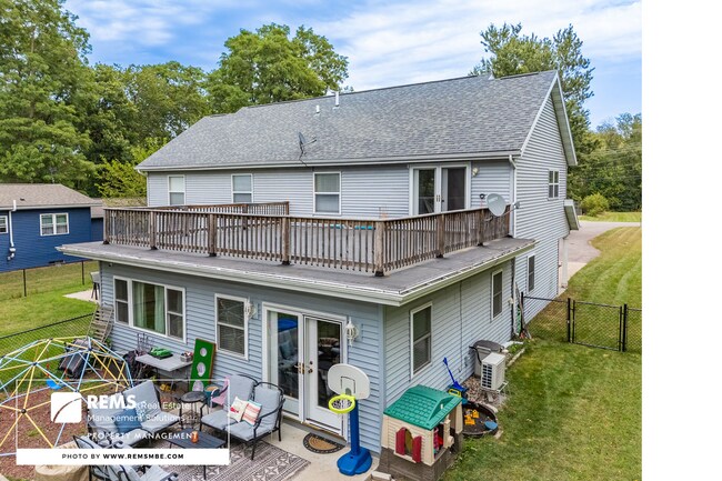 Building Photo - 815 Island Ct