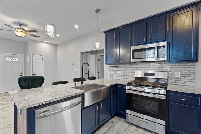 Building Photo - 1205 Forest Ave