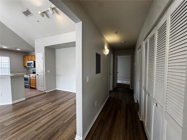 Building Photo - 9141 Lee Vista Blvd