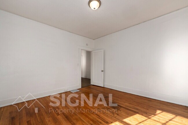 Building Photo - 1526 42nd St Ensley