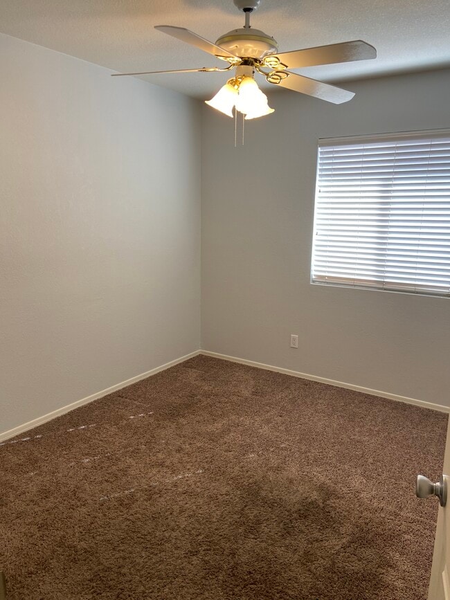 Building Photo - 3514 E Diamond Ave