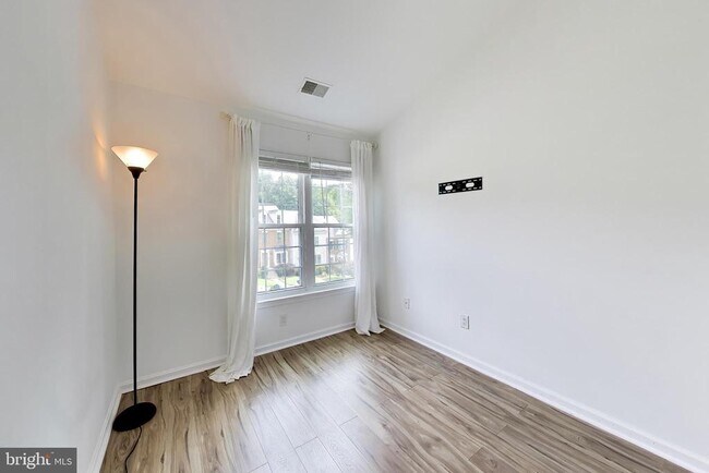 Building Photo - 14179 Compton Valley Way