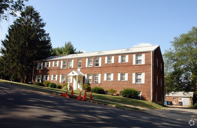 Primary Photo - 1110 N Kensington St