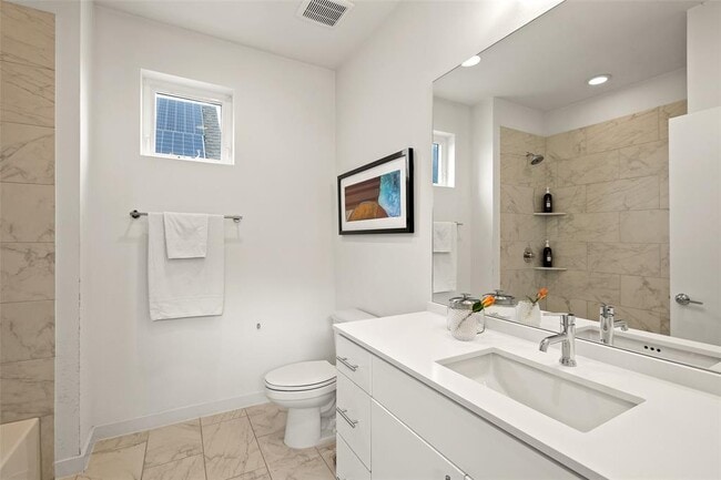 Building Photo - 3109 Aldwyche Dr