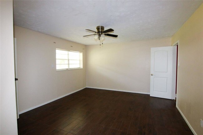 Building Photo - 3202 Birch Creek Dr