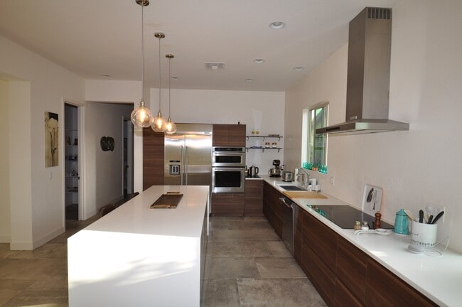 Building Photo - Stunning 5bed/3bath 2771 sq/ft Gilbert Home!