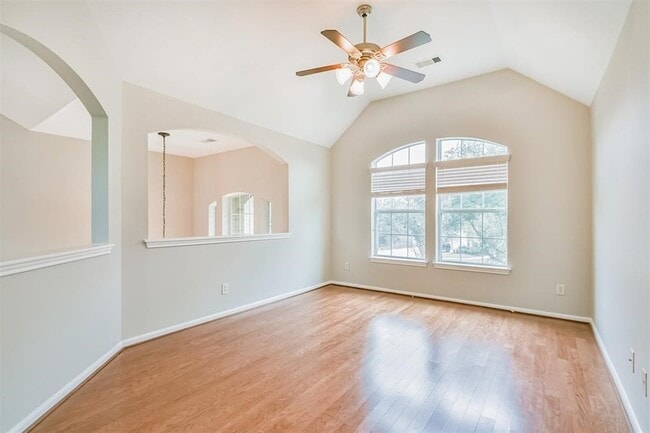 Building Photo - 13707 Elm Shores Dr