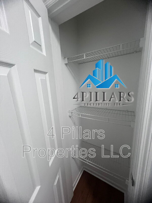 Building Photo - 403 Kenwood St