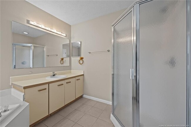 Building Photo - 962 Stewarts Creek Dr