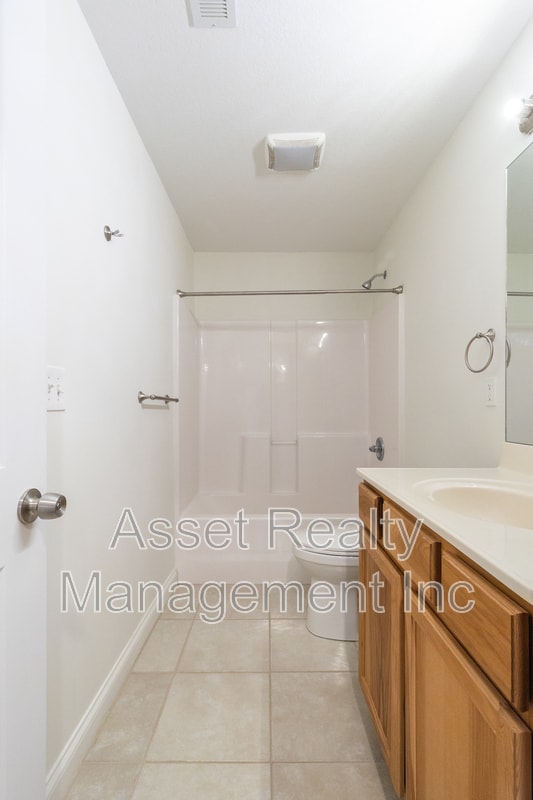 Building Photo - 624 Drakewood Rd