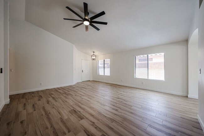 Building Photo - Beautifully renovated 3 bedroom 2 bathroom...