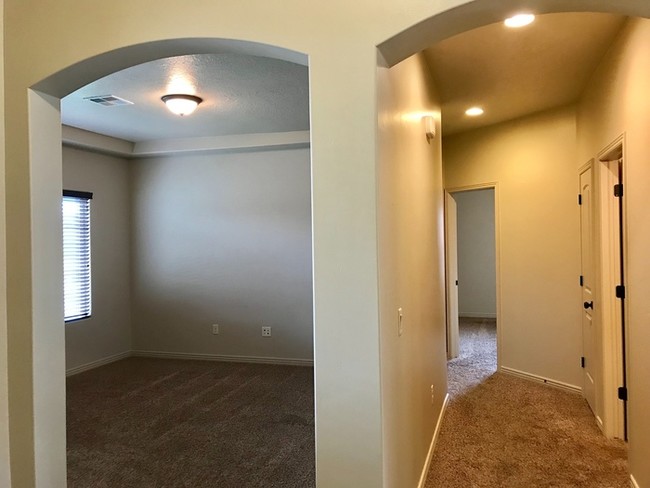 Building Photo - **Beautiful Little Valley Home**
