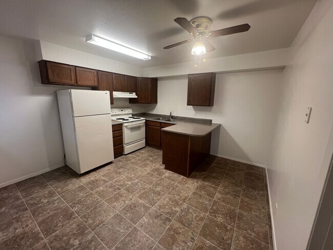 Building Photo - Spacious 2 bed/2 bath in Millcreek-**Move in Special-1/2 off first month**