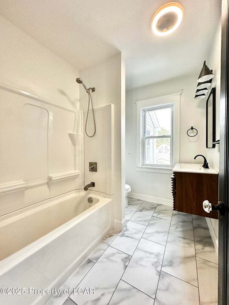 Building Photo - 44 Shoemaker St