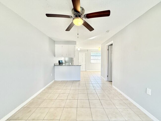 Building Photo - 3407 Palm Dr