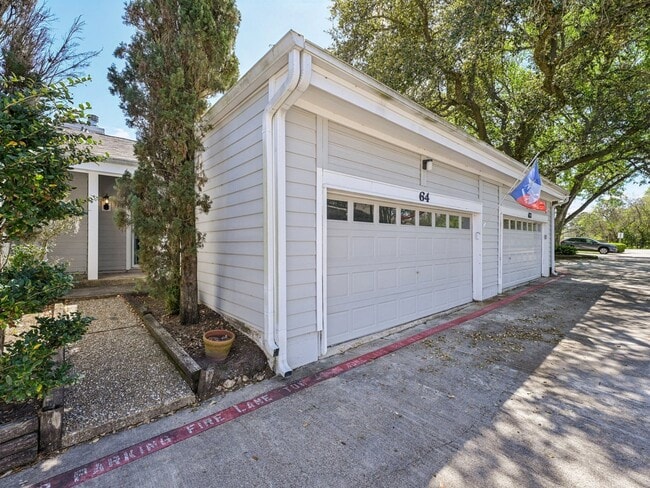 Building Photo - 64 Hideaway Dr