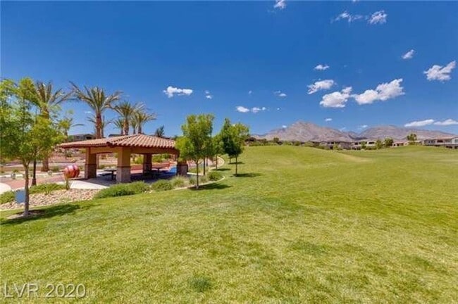 Building Photo - Stunning Summerlin 3 bedroom Townhouse in Gated Community