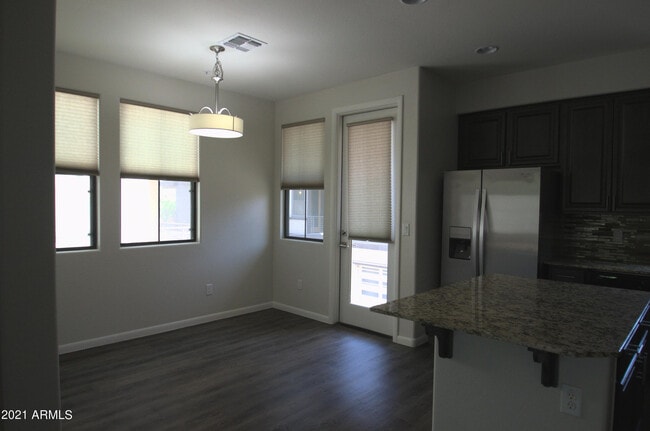 Building Photo - 2090 S Dorsey Ln
